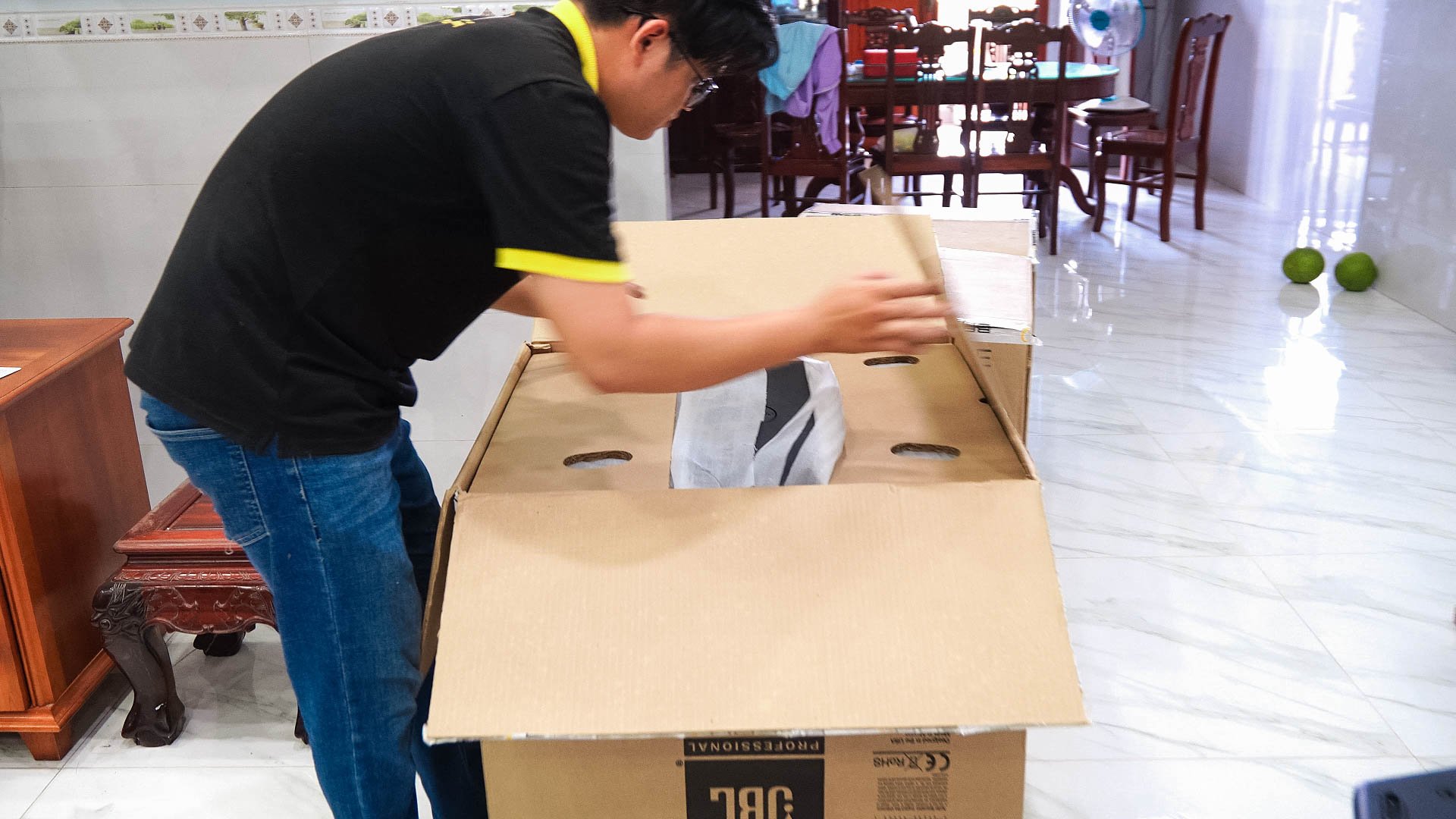 Khách hàng Chinh Hoàng đánh giá về sản phẩm Dàn karaoke JBL TT162: (JBL KPS2, Vatasa T900 New, Vatasa V8Pro, DT Lion406, Polk Audio HTS12)